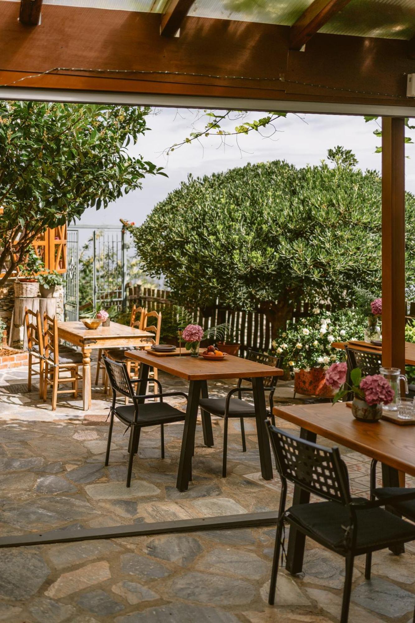 Adama Hotel Mouresi Luaran gambar