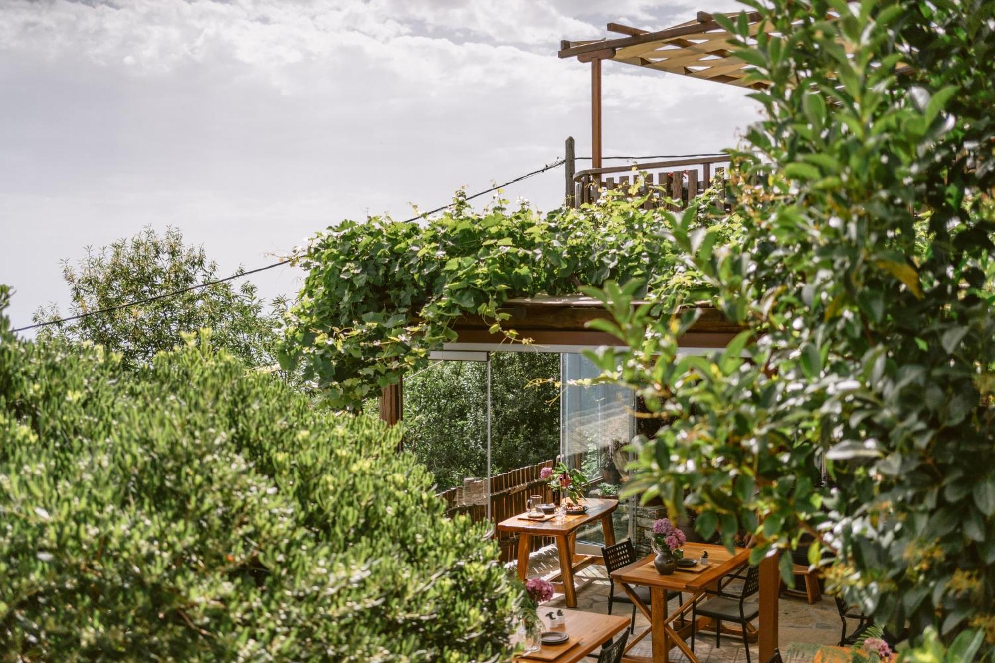 Adama Hotel Mouresi Luaran gambar