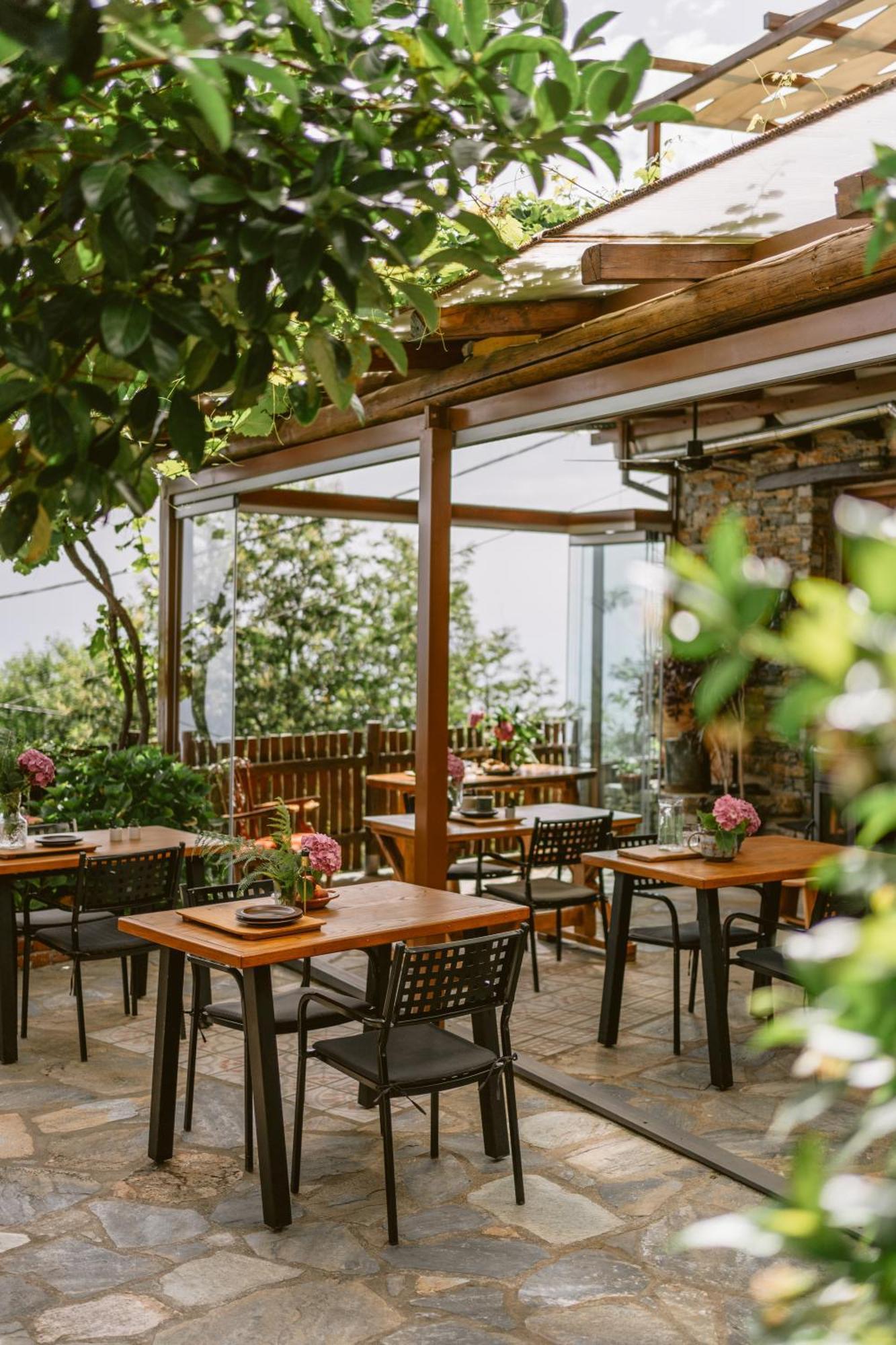 Adama Hotel Mouresi Luaran gambar